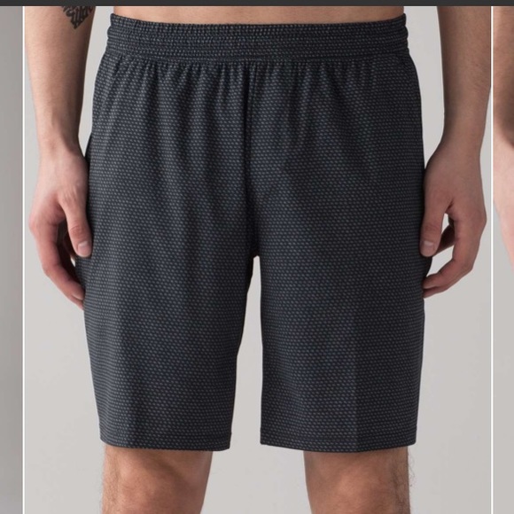 Lululemon Pace Breaker Short *Linerless 9"
Razor Twill Fog Horn Darkside - Picture 2 of 9